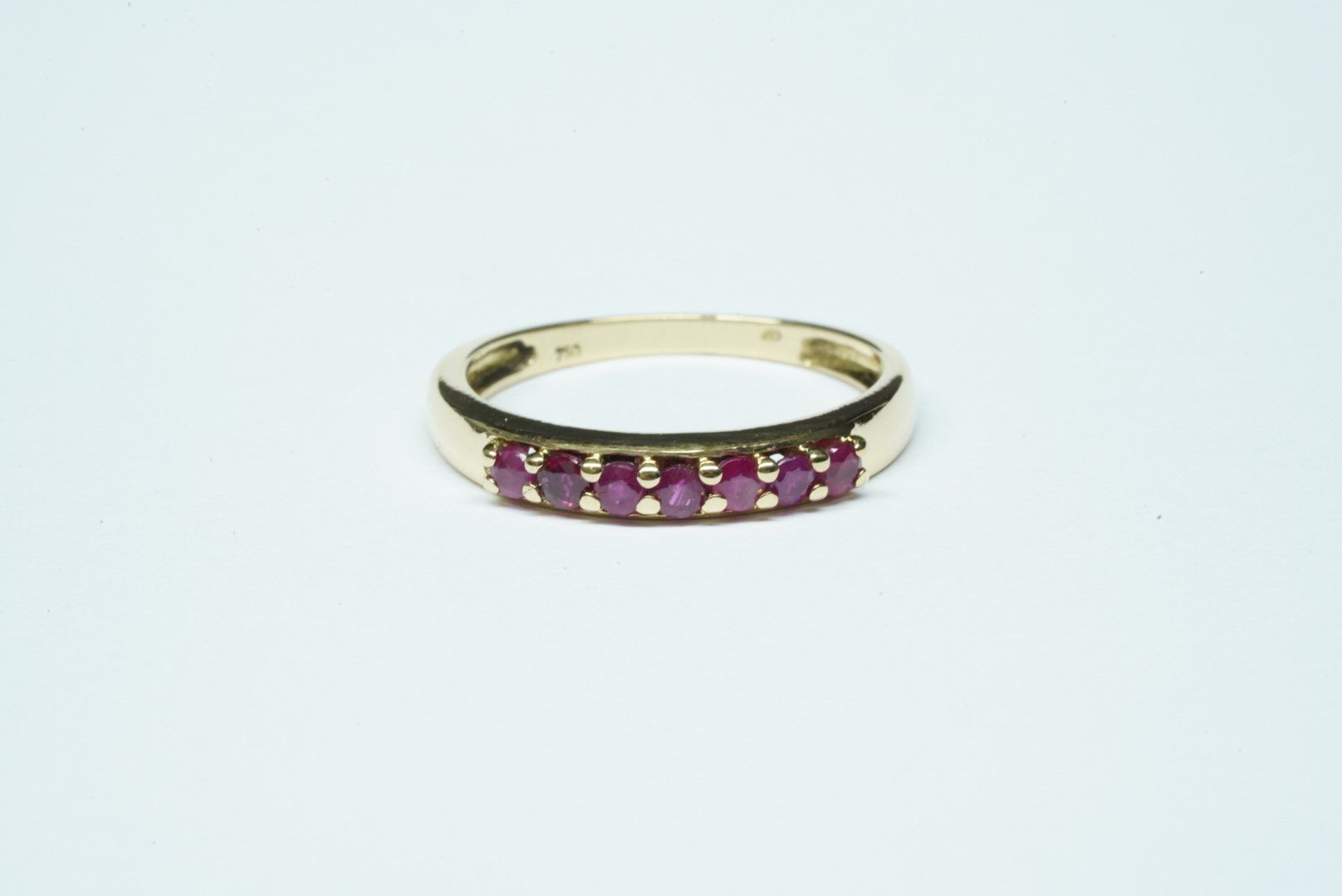 Ringe: Fingerring 18k Gelbgold mit Rubinen – Gebraucht aus Bülach von Re-Jewelled