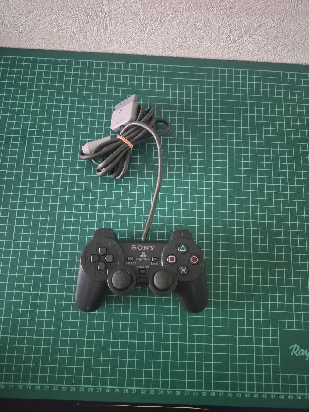 Sony Controller: Original SONY PlayStation, PS2, PS1 Controller - Works  – Usato da Meyrin venduto da Retro-GZ