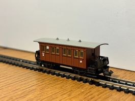 T008: alter Personenwagen (Spur N)
