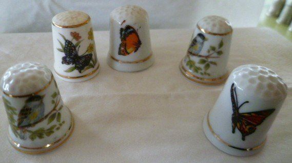 Ditali: Sammlung von 55 Fingerhütchen mit Gestell – Nuovo (secondo la descrizione) da Anwil venduto da Dragoner7 4