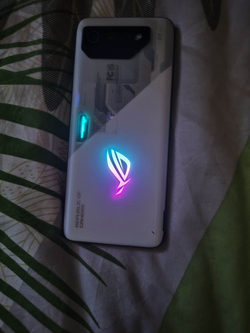 Asus Telefoni cellulari / Smartphones: ASUS ROG Phone 7 weiss + Cooler – Usato da Dietikon venduto da Alphaleks 2