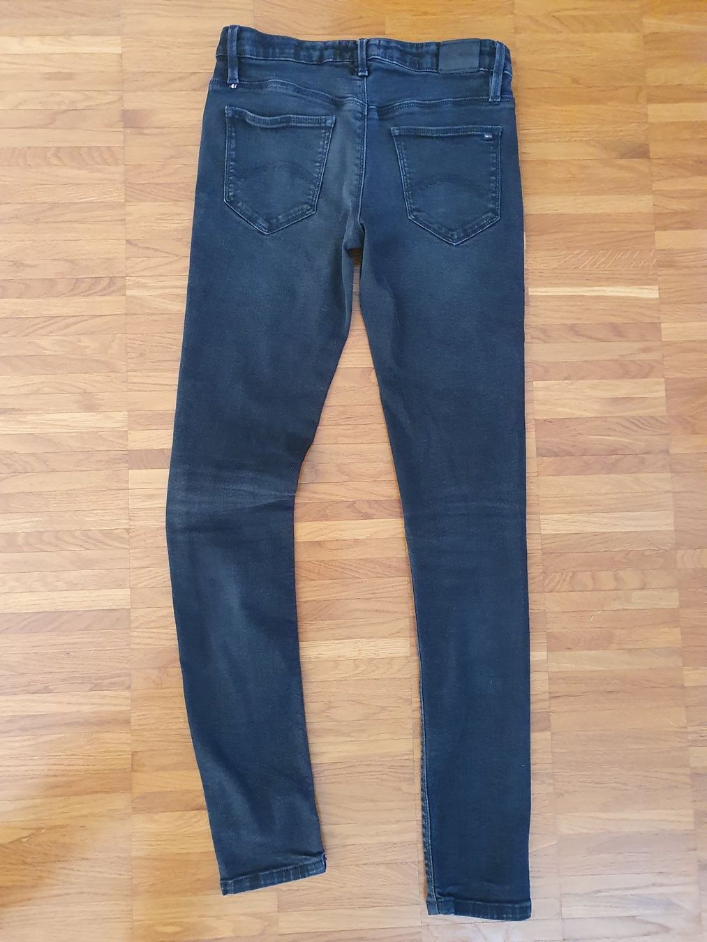 Tommy Hilfiger Pantaloni: Tommy Hilfiger Jeans Mädchen, Gr.176, schwarz – Usato da Zürich venduto da Modnok 2