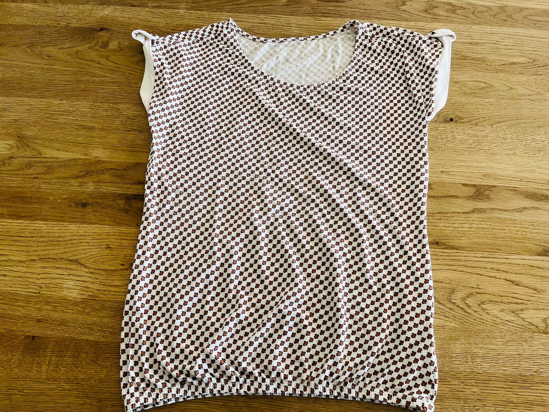 T-shirt: T-Shirt Muster Grösse 32/34 – Usato da Konolfingen venduto da takkie