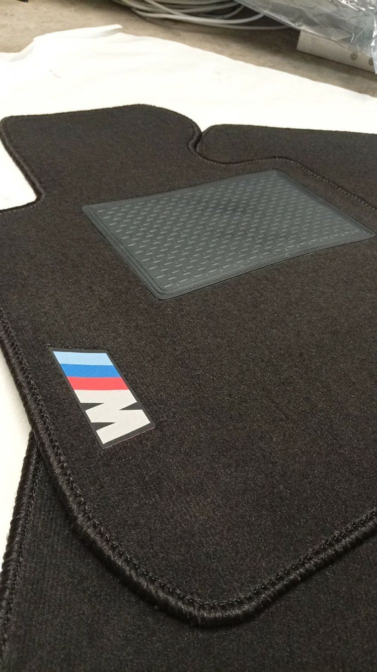 BMW Tapis / Bacs: TAPIS BMW – Neuf avec emballage d'origine à Cortaillod par dps_5866