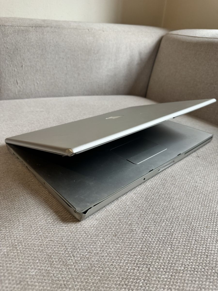 Apple Portables: Altes kaputtes Aplle Macbook – Défectueux à Zürich par MHW23