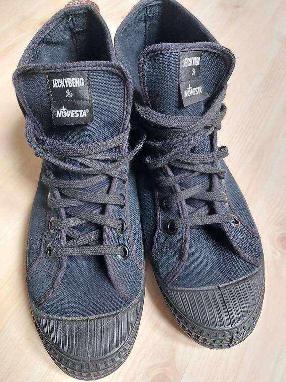 Scarpe da uomo: Sneakers von Jecky Beng, Gr. 41 – Nuovo (secondo la descrizione) da Fehraltorf venduto da MilliVanilli
