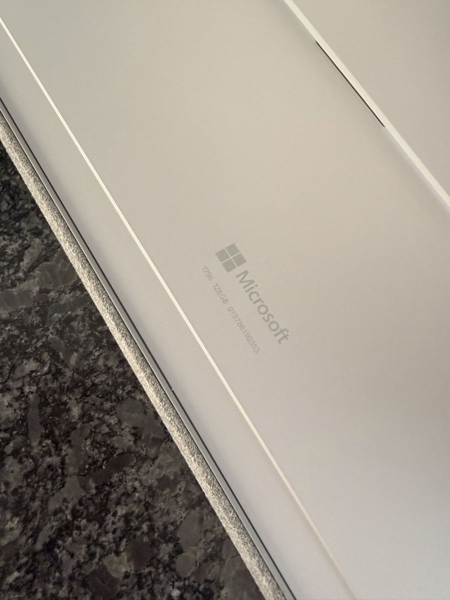 Microsoft Tablettes PC: Microsoft Surface Pro 6 – D'occasion à Pfäffikon SZ par NicMarKom 2