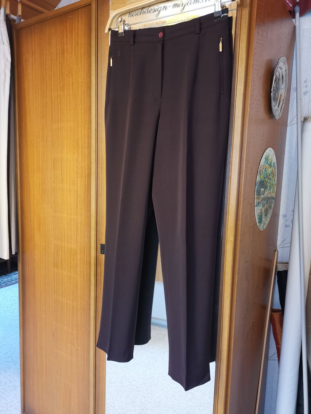 Pantaloni: Damenhose dunkel-bordeau, GARDEUR – Usato da Seuzach venduto da NaehdesignMirjam
