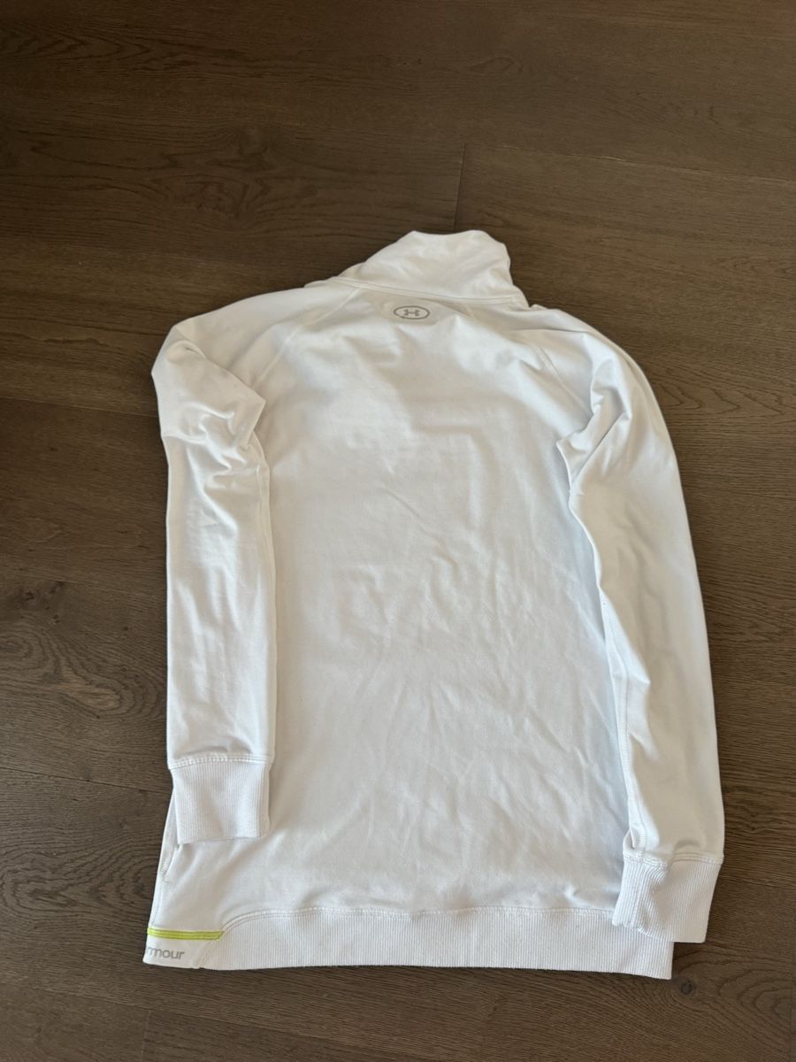 Under Armour Pullover & Sweatshirts: Pull de sport Under Harmour L femme – Neu (gemäss Beschreibung) aus Sion von leb_7y5g 2
