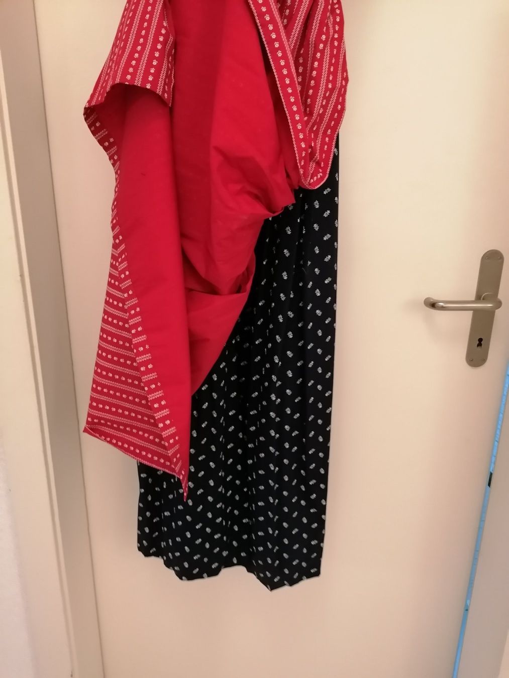 Kleider: Dirndl blau rot gemustert Grösse 38-40, lang – Neu (gemäss Beschreibung) aus Bösingen von Freejack69 4