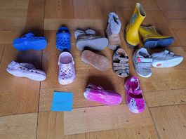 bottes, chaussures, sandales toutes saisons.