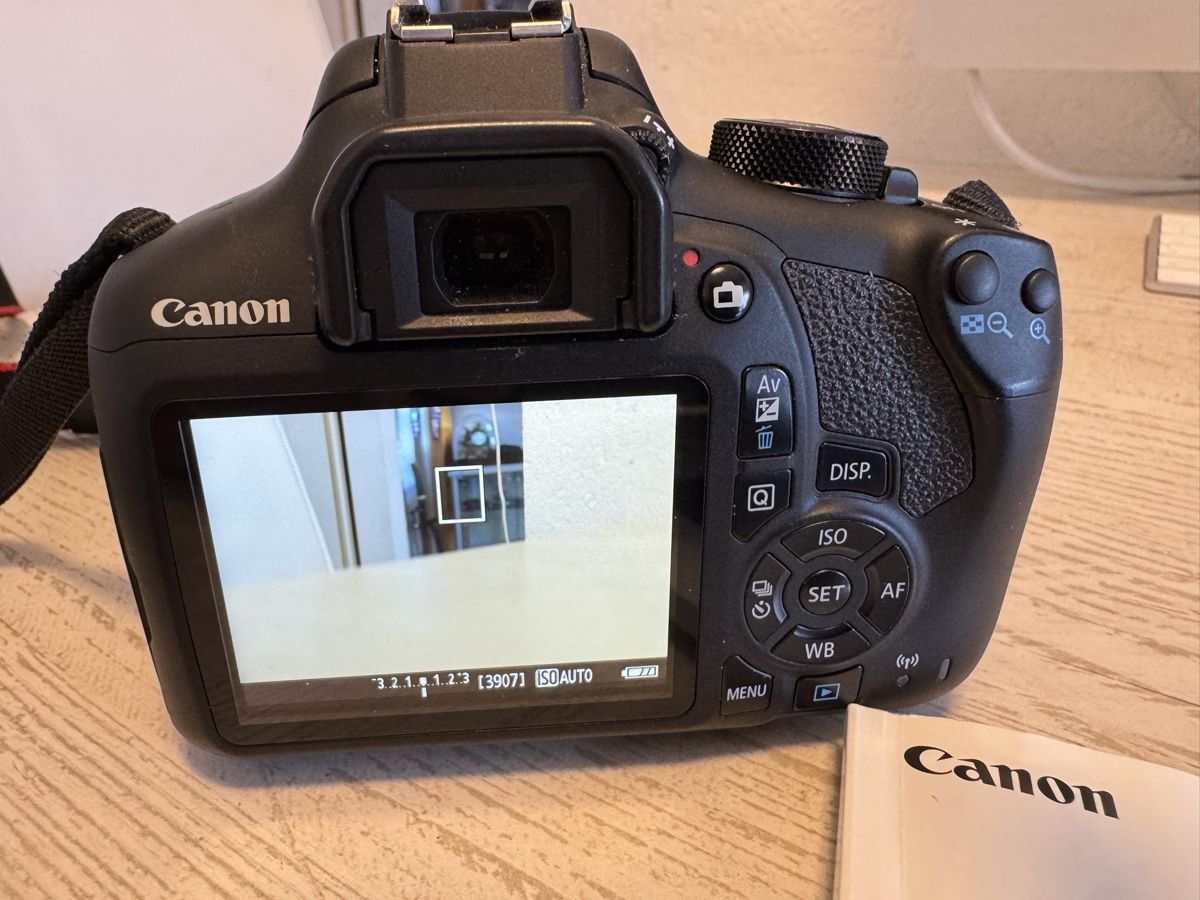 Canon Fotocamera: Canon eos1300d kamera – Usato da Zunzgen venduto da milesdavis76 3