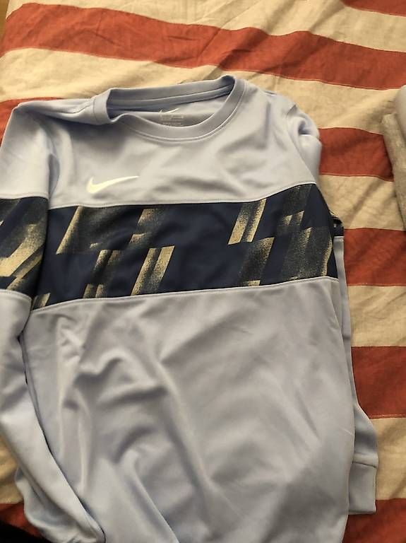Camicie, T-shirt & Polo: T-shirt lunga Nike – Usato da Viganello venduto da bia_x25w