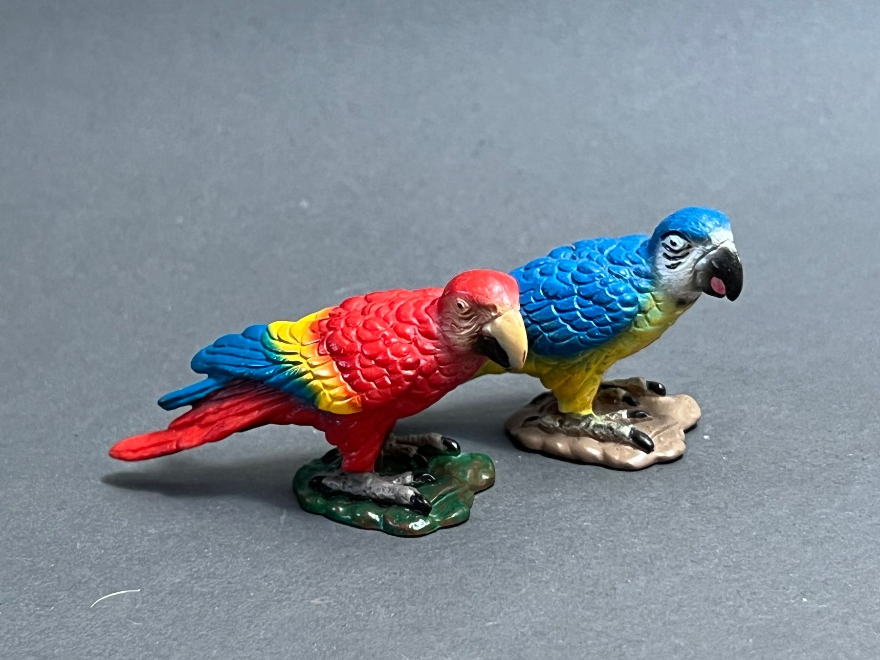 Schleich Figuren: 2 Schleich Papageien Papagei Ara – Gebraucht aus Ennetbaden von mapa05