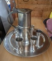 Guggisberg Edelzinn Krug mit 6 Becher und Tablett Chur