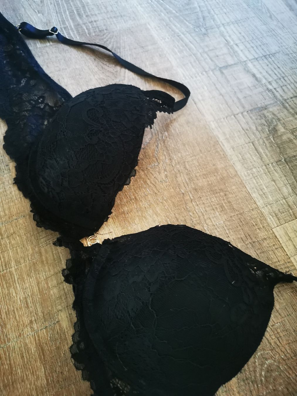 Sonstige Unterwäsche: Schöner schwarzer BH mit Spitze, Grösse 75C - – Neu (gemäss Beschreibung) aus Balsthal von Leila_Luna 1