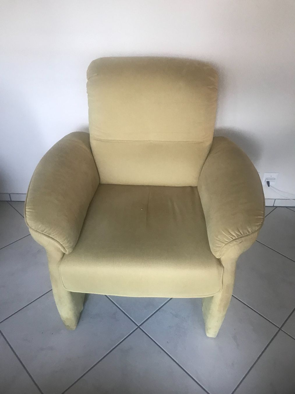 Sessel: Fernsehsessel gelb-hellgrün, Fauteuil, Velours – Gebraucht aus Biberist von longimanus3 1