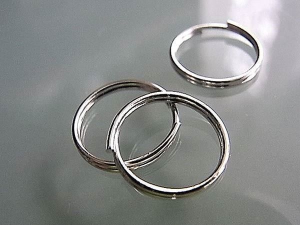 Perle (finte): 25 Spaltringe (doppelt)  10mm versilbert – Nuovo (secondo la descrizione) da Alpnachstad venduto da perlengaby