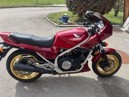Honda VF 750 F (RC15) - Moto de collection!