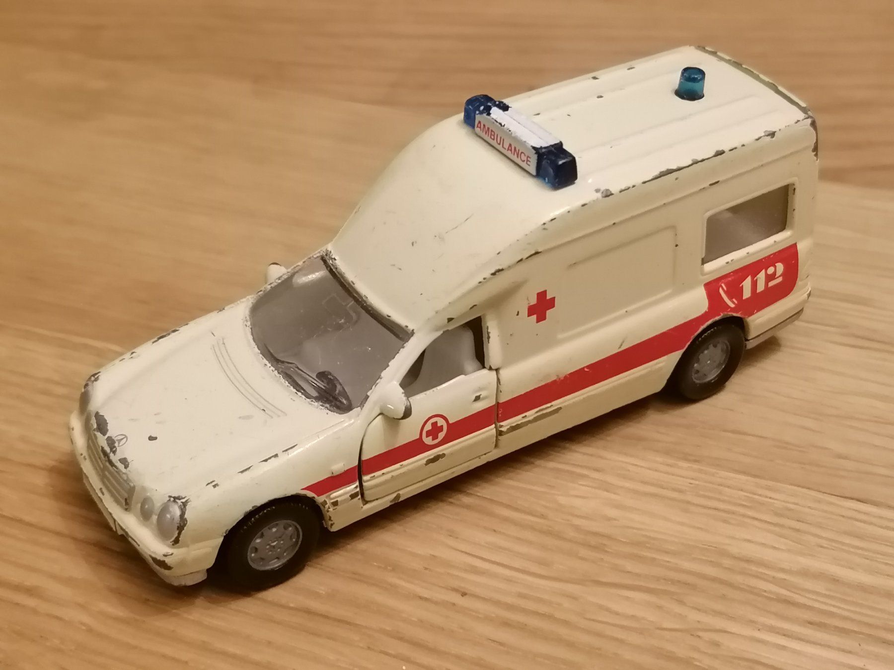 Siku Modellini d'auto: SIKU - Binz Ambulance A 2002 – Usato da Basel venduto da vintagecollector 1