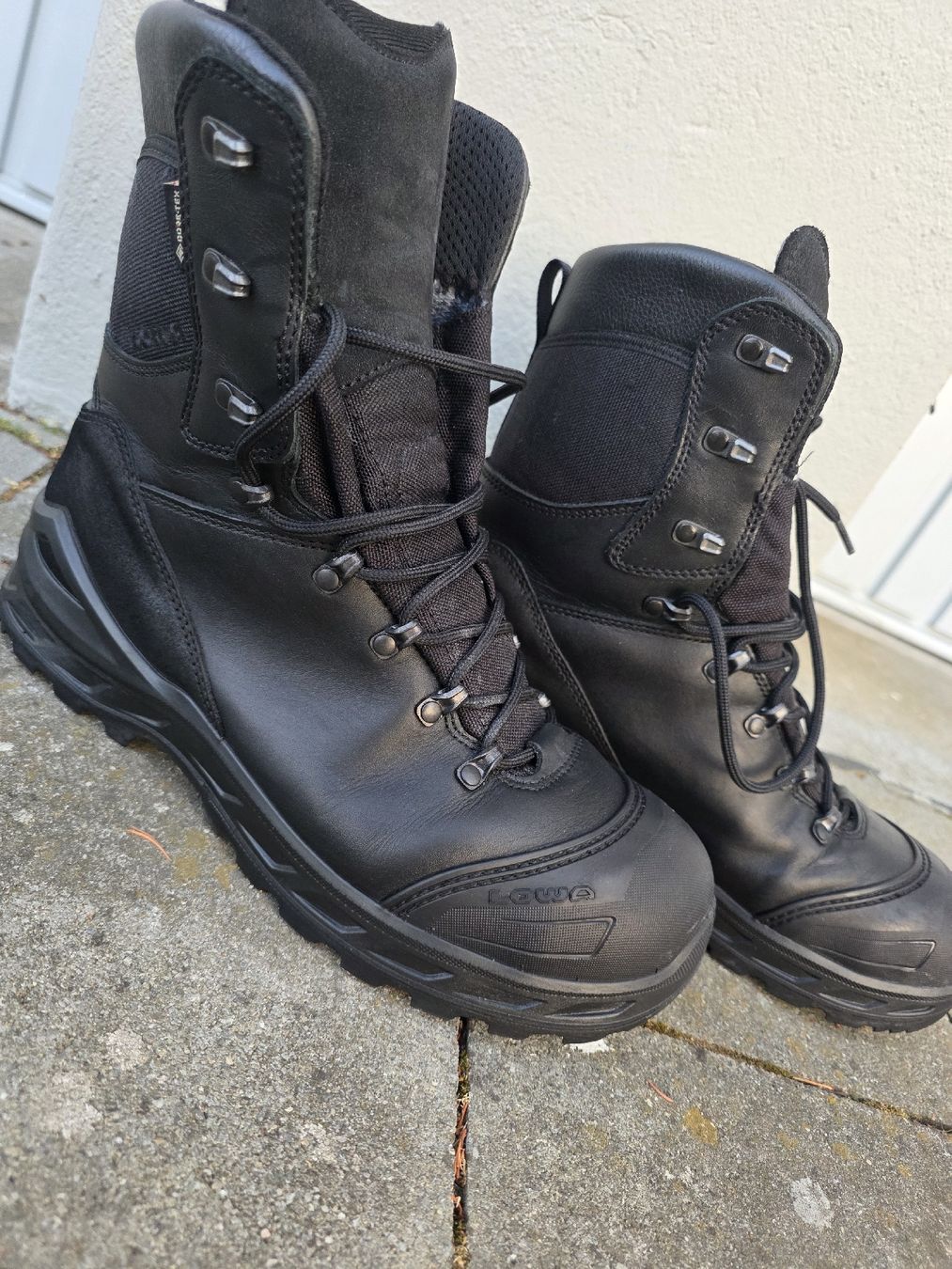 Lowa Scarpe da uomo: Lowa Seeker 2 GTX High 43 schwarz – Usato da Mittelhäusern venduto da krasty02
