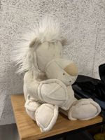 Stofftier Löwe weiss beige sitzend gebrauchter Zustand