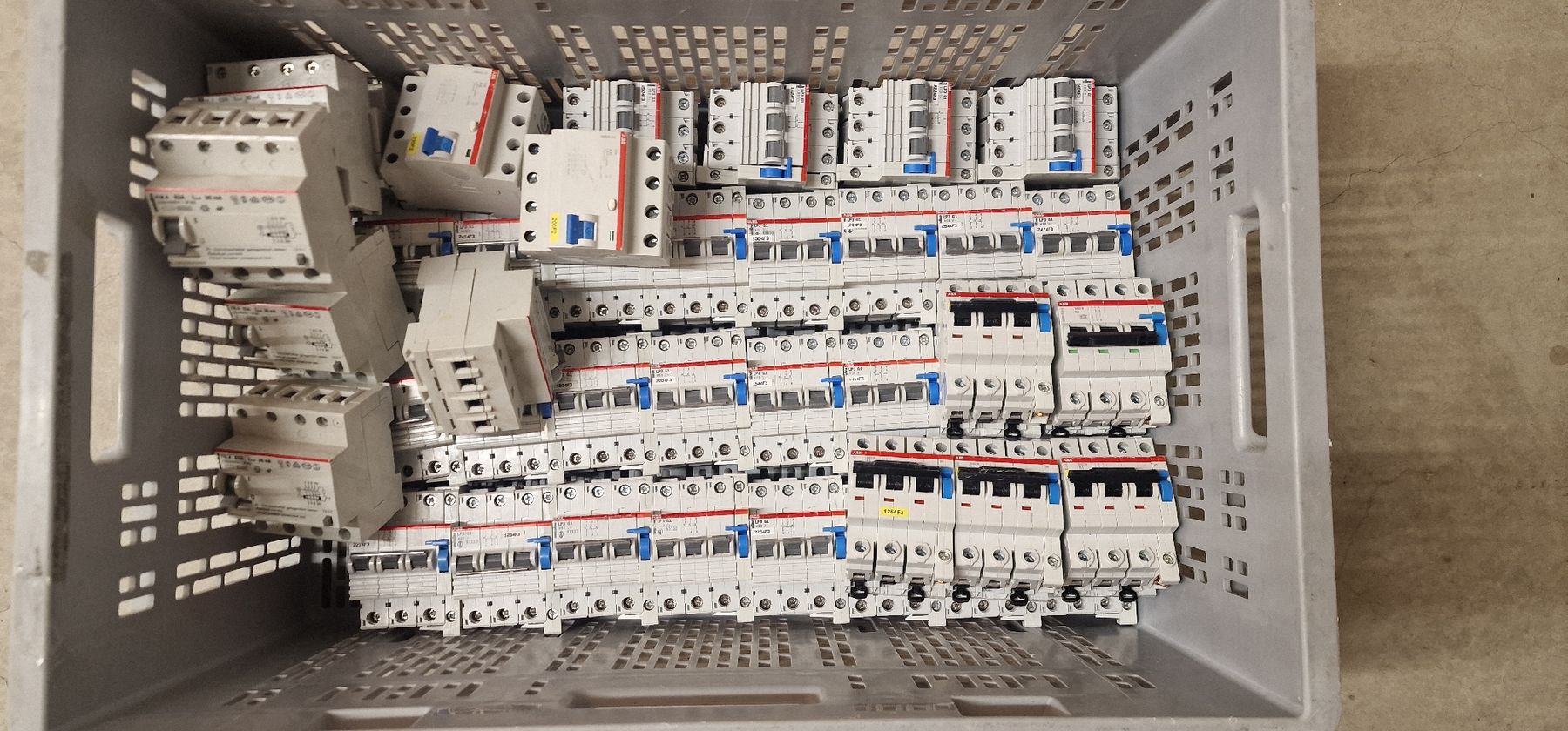 ABB Componenti elettronici: Schutzschalter  – Usato da Altstätten SG venduto da Mythos_7