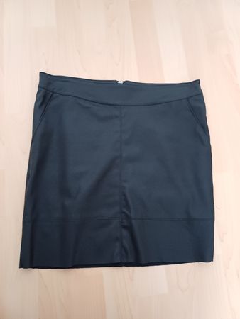 Minigonna finta pelle, marca Only, misura 38.