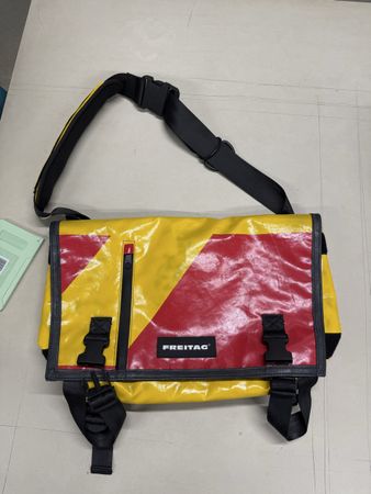 Freitag Tasche JOE F17, Top Zustand, Gelb-Rot, Upcycling!