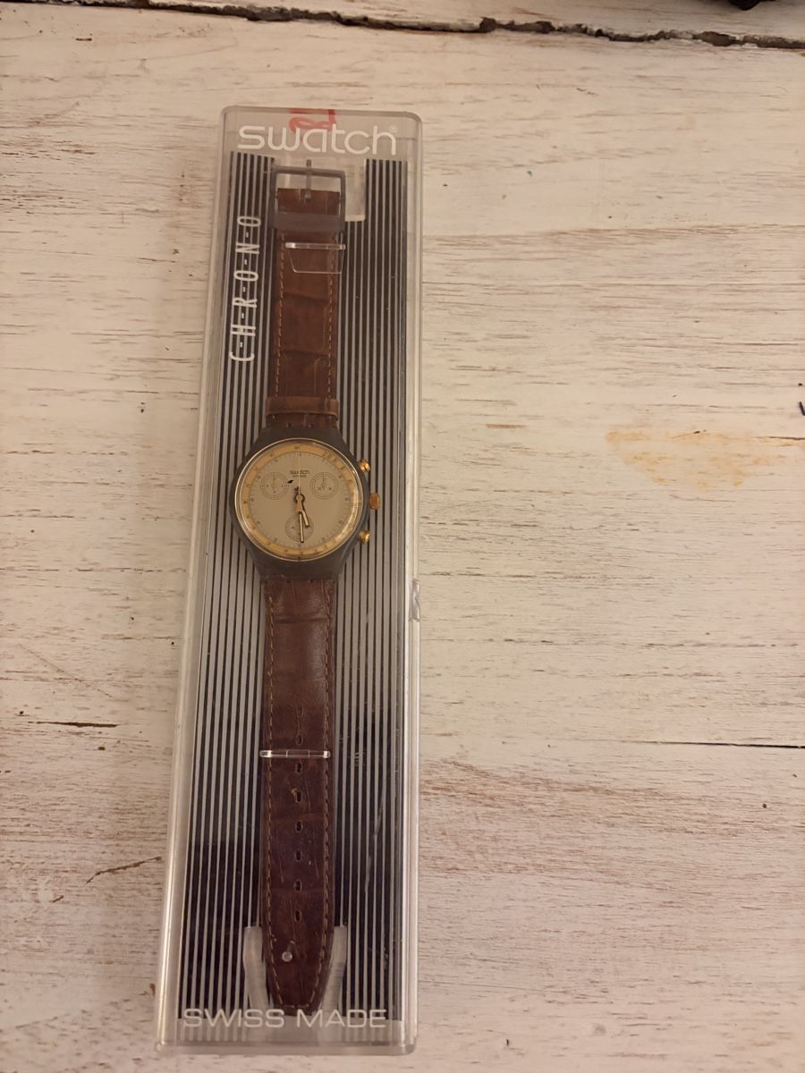Swatch Orologi: SWATCH CHRONO GOLDFINGER - NEUWARE - KULT-CHRONO - ABSOLUTE – Nuovo e nell'imballaggio originale da Weiningen ZH venduto da mahagoni02 1