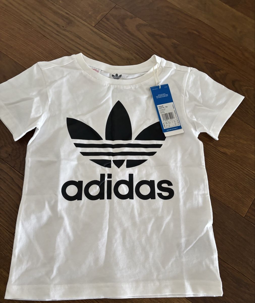 Adidas T-shirt: Adidas T-Shirt 128 – Nuovo (secondo la descrizione) da Buchrain venduto da Ham2383