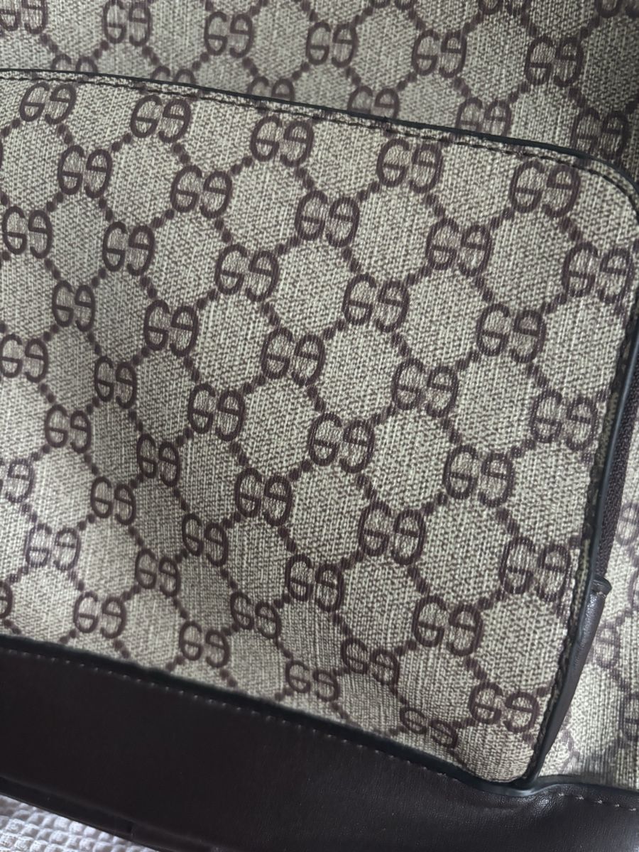 Gucci Zaini: Gucci GG Supreme canvas backpack used condition – Nuovo (secondo la descrizione) da Neuenhof venduto da Stockz 1