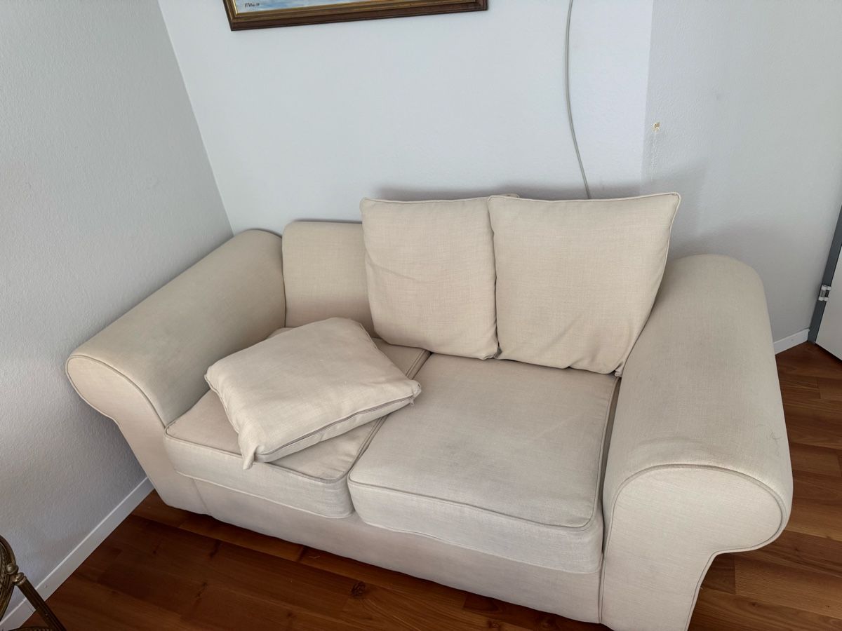 Sofas: 2 x Sofa ( 2 er Sofa) und ein Hocker. Sofa 1.85 m breit. – Gebraucht aus Winterthur von han_m89f 2