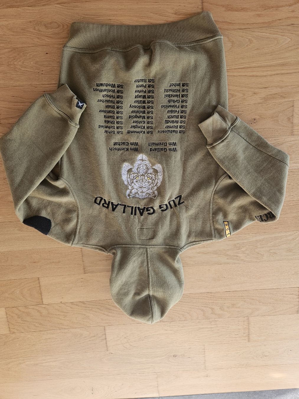 Pulls & Sweat-shirts: Kapuzenpullover Swiss Armed Forces Grösse M olive  – D'occasion à Abtwil AG par Ayline.a8 3