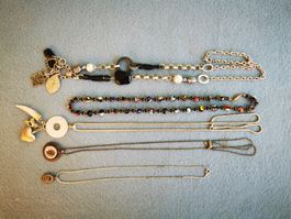 Modeschmuck, 5 Ketten