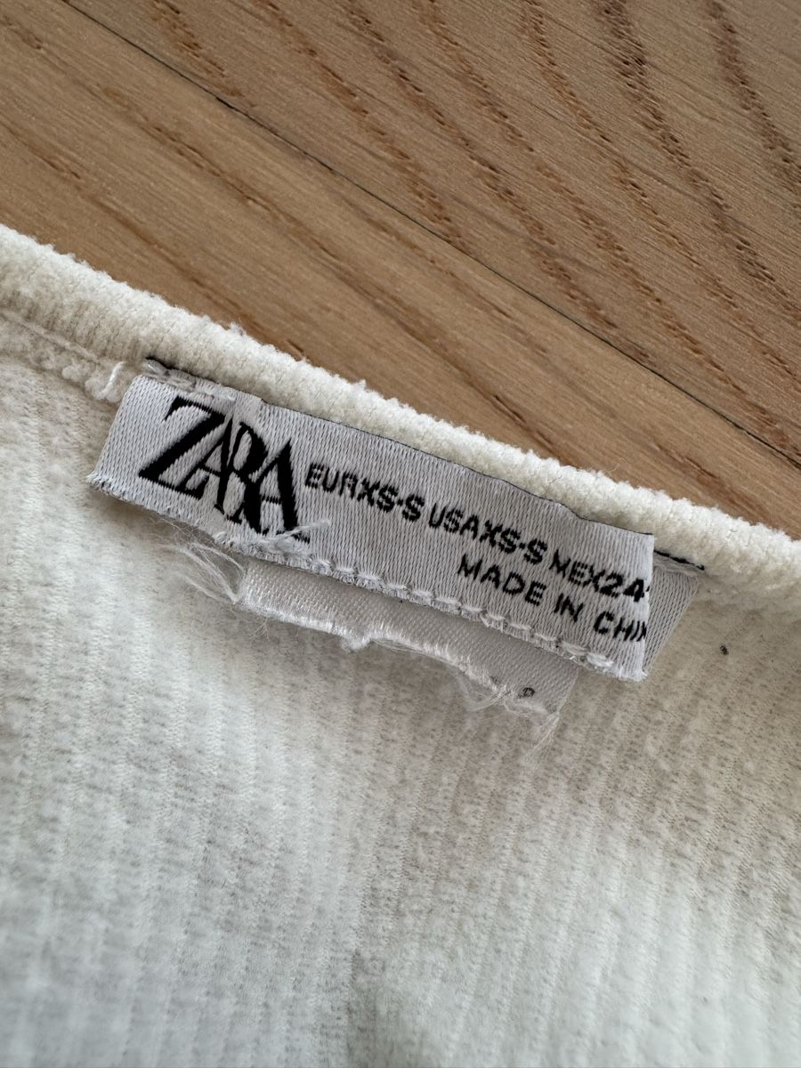 Zara Top: Top mit Rüschchen, Creme/Weiss Gr. S – Nuovo (secondo la descrizione) da Pfäffikon ZH venduto da aitm_00 2