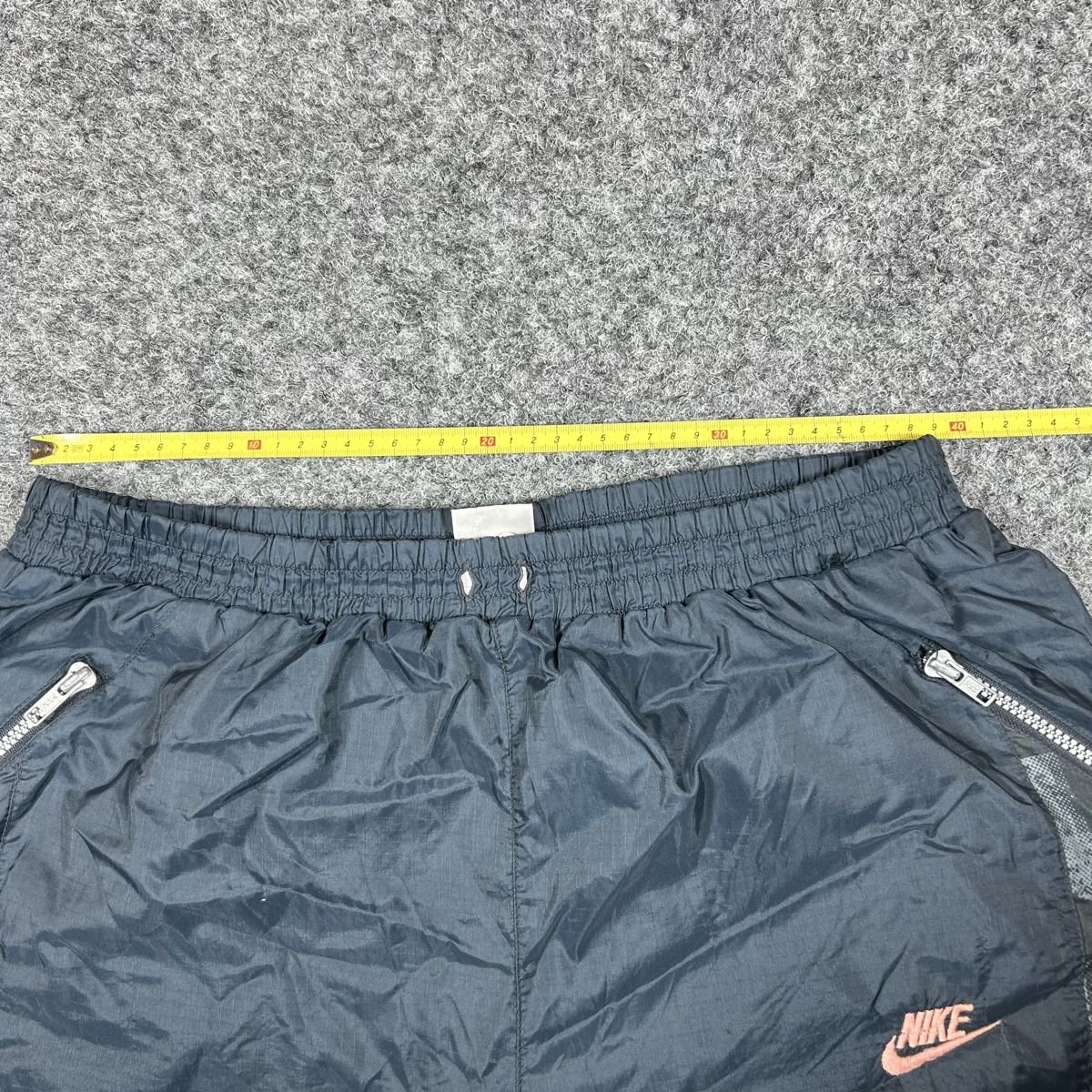 Nike Pantaloni: Nike vintage – Usato da La Sagne NE venduto da Matlasape 1