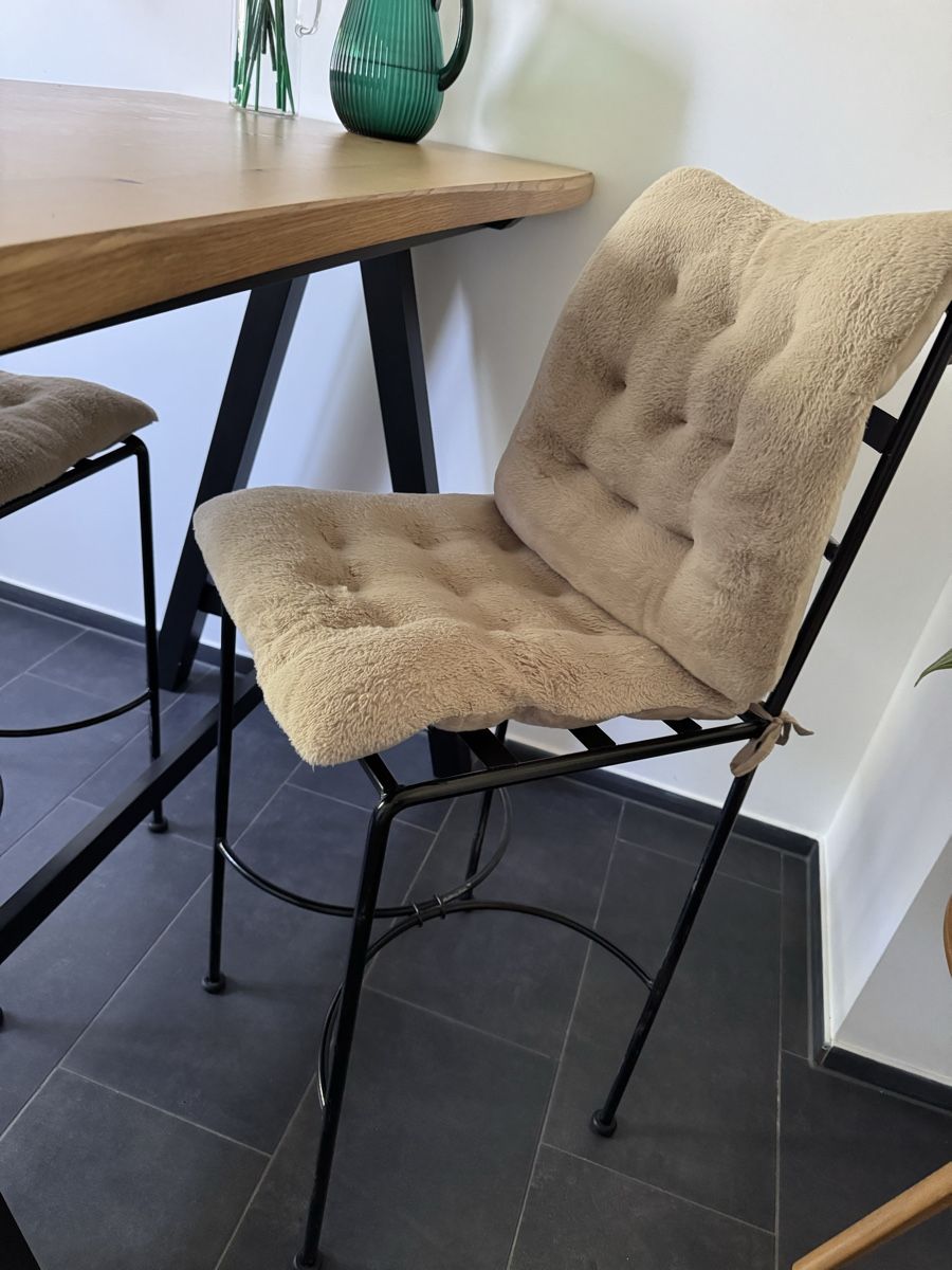 Set di tavolo e panche: Hochtisch mit Gusseisenstühlen – Usato da Liestal venduto da sv.gloor65 5