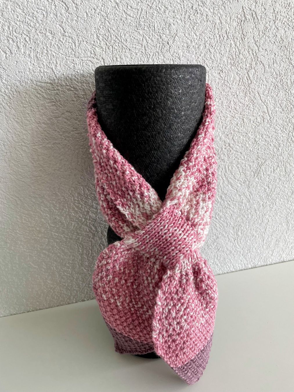 Foulard & Sciarpe: Halstuch / Schal  mit Schlüsselloch-Technik – Nuovo e nell'imballaggio originale da Täuffelen venduto da sohalt