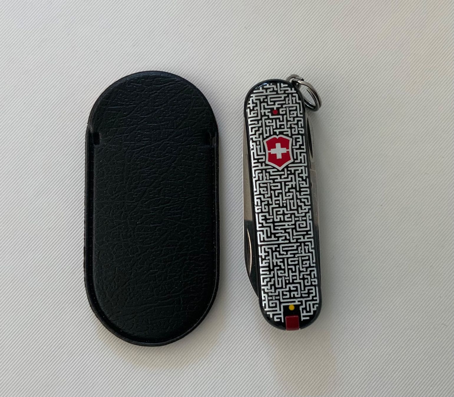 Victorinox Coltelli tascabile: Victorinox Classic Limited Edition 2012 Labyrinth – Nuovo (secondo la descrizione) da St. Margrethen SG venduto da vista23 1