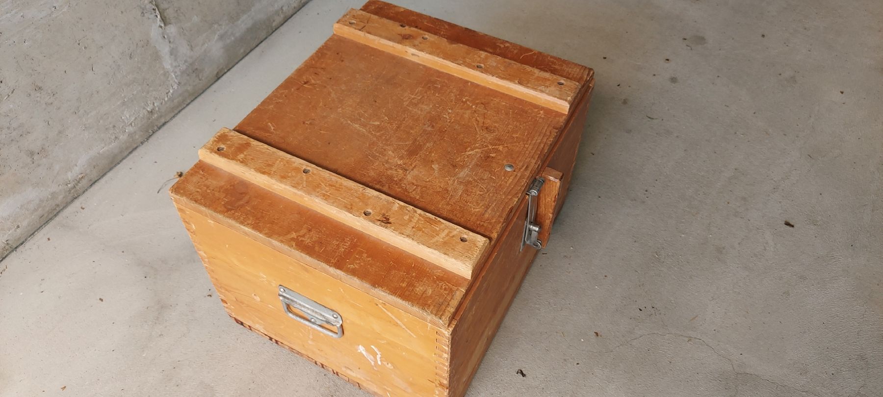 Caisses de transport: Holzkiste Abschliessbar – D'occasion à Orpund par Blau0000000002 1
