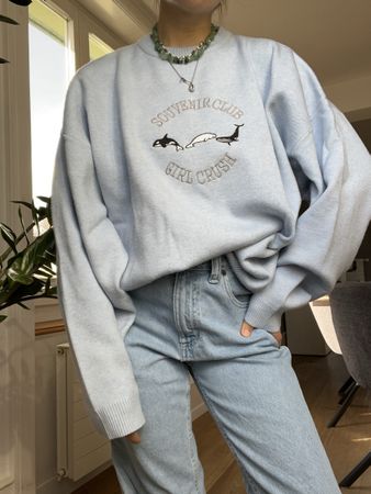 Soft oversized whales jumper