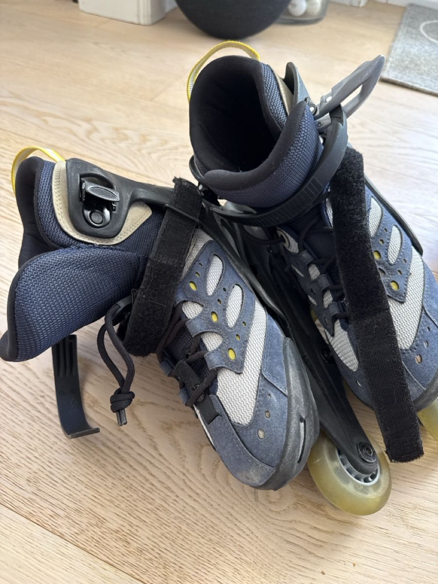 Patins à roul. & inline: Inline Skates grey blue used size 36 40 – D'occasion à Coppet par Francoise 1