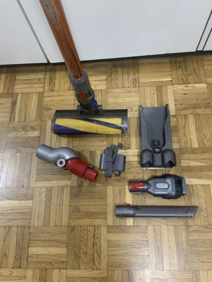 Dyson Staubsauger & Zubehör: Aspirateur Dyson V10 – Gebraucht aus Lausanne von cjrrviseu 1