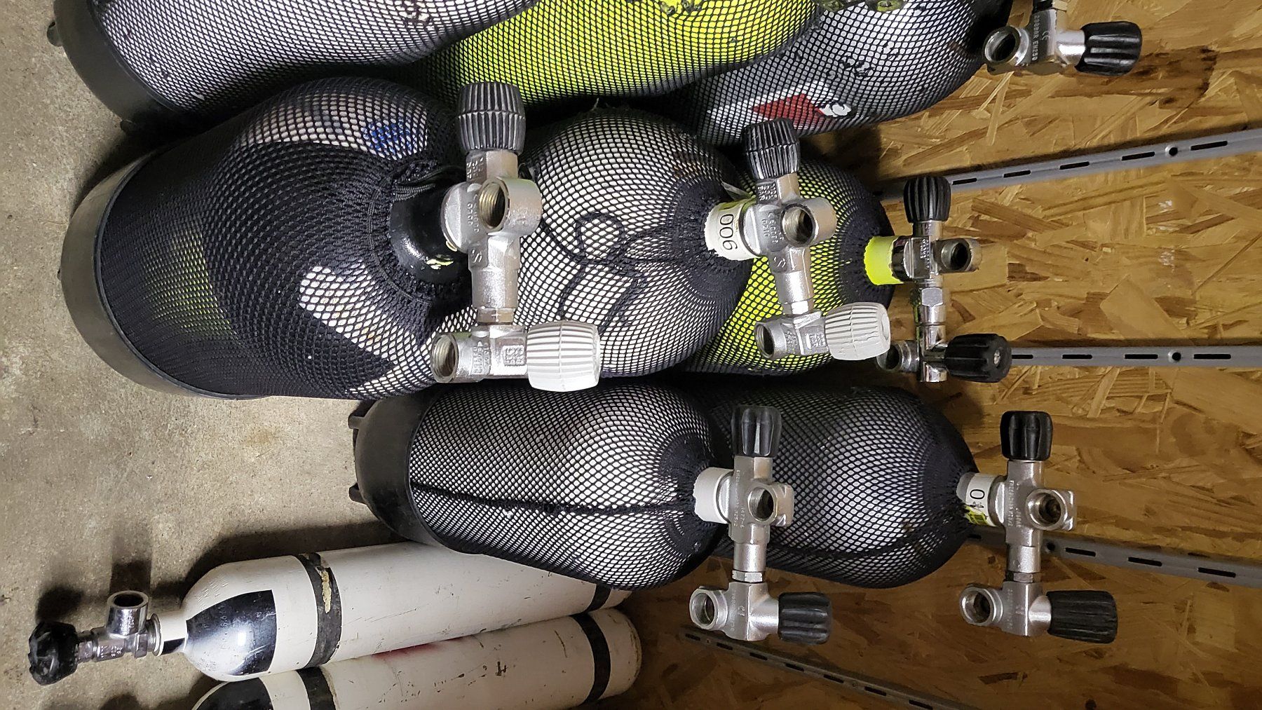 Tauchflaschen: Pressluftflaschen / Tauchflaschen, 13 Stk. – Gebraucht aus Mörschwil von  2