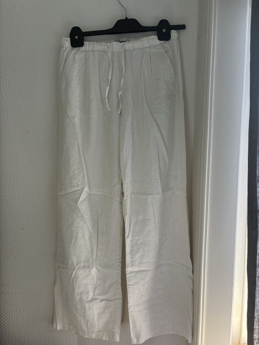 Bershka Hosen: Pantalon fluide blanc – Gebraucht aus Lausanne von shabnam.t