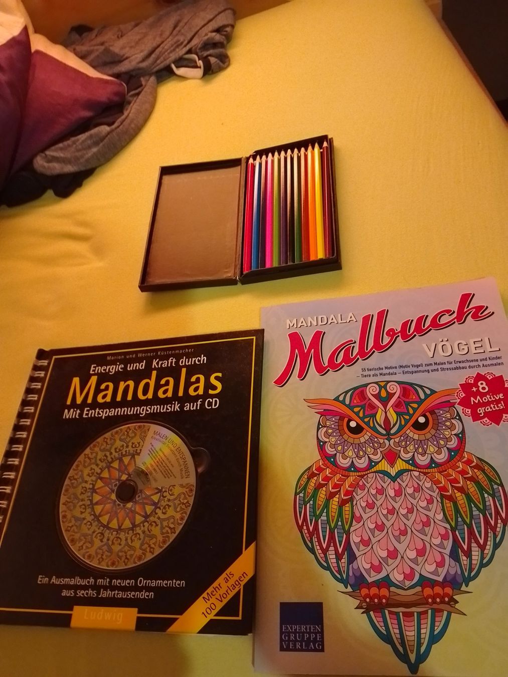 Livres: 2 Mandala Malhefter mit Farbstiften – D'occasion à Weinfelden par PaterPio1968