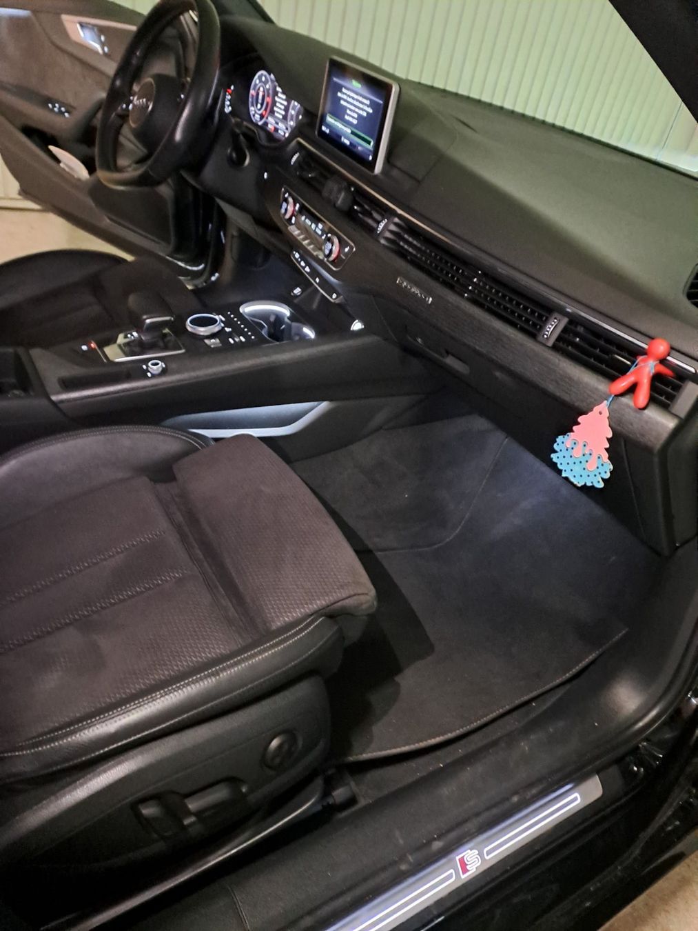 Audi Autos: Audi A4 Avant Quattro S-Line, Noire, Superbe État! – Gebraucht aus Peseux von mar_72rm 7