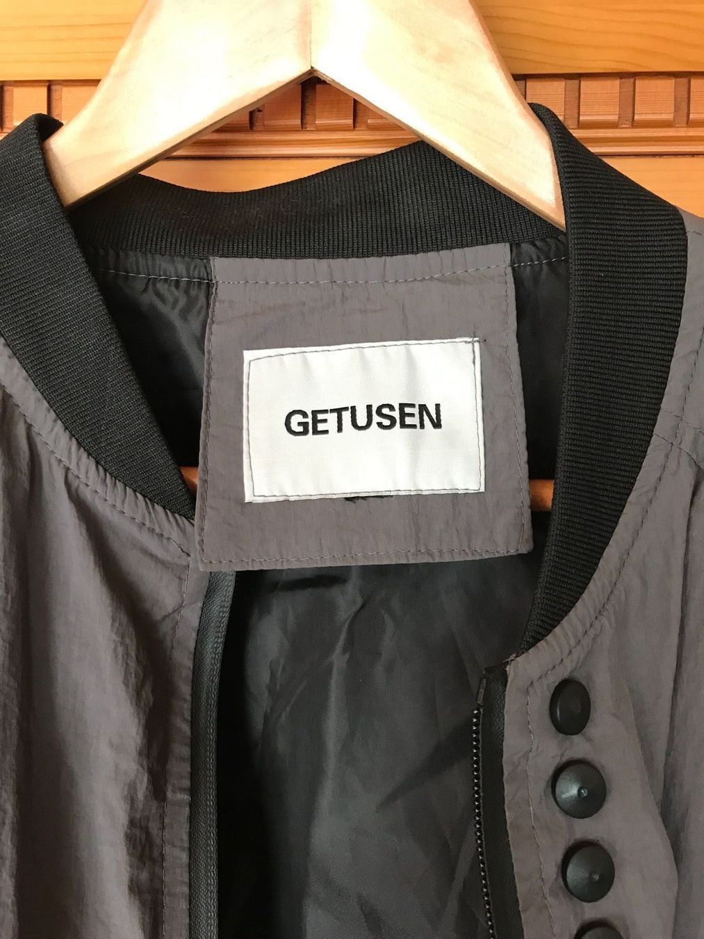 Giacche: LEICHTE WIND-JACKE / ÜBERGANGSJACKE GRAU – Nuovo (secondo la descrizione) da Buchs AG venduto da fischli610 3