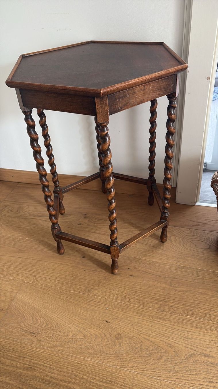 Tables: Table d’appoint hexagonale de 1920 Bobin Table – D'occasion à Neuchâtel par luc_8c68